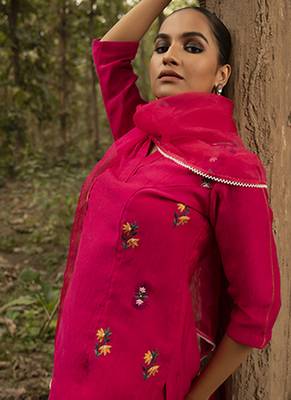 Fuchsia pink chanderi embroidered kurta and pant 2