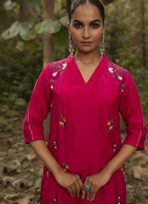Fuchsia pink chanderi embroidered kurta and pant 5