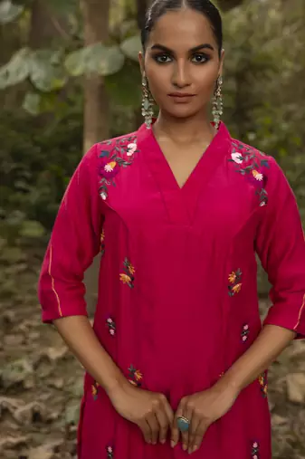 Fuchsia pink chanderi embroidered kurta and pant