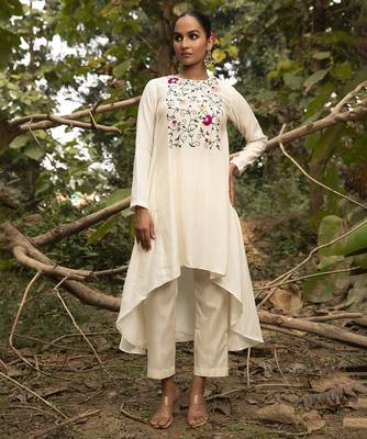 Ivory chanderi silk floral embroidered kurta with pant 1