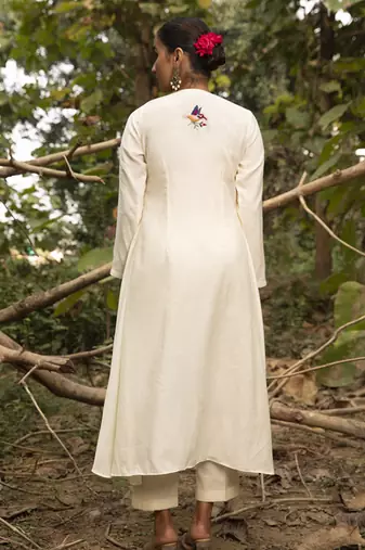 Ivory chanderi silk floral embroidered kurta with pant