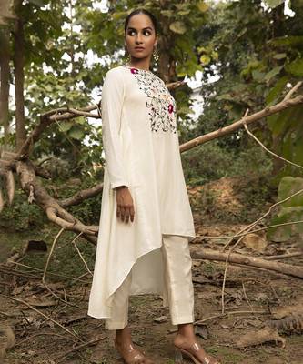 Ivory chanderi silk floral embroidered kurta with pant 3