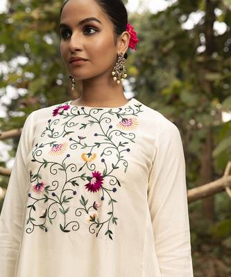 Ivory chanderi silk floral embroidered kurta with pant 4