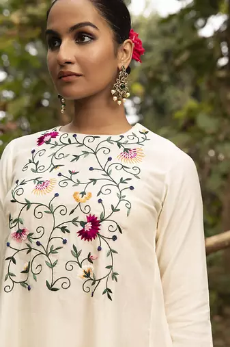 Ivory chanderi silk floral embroidered kurta with pant