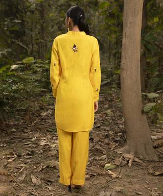 Yellow chanderi silk embroidered kurta and pant 2