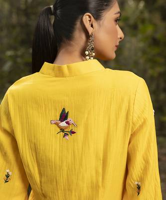 Yellow chanderi silk embroidered kurta and pant 3