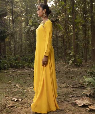 Yellow chanderi silk plain kurta set with neck line embroidery 2