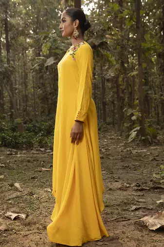 Yellow chanderi silk plain kurta set with neck line embroidery