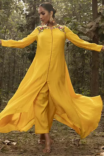 Yellow chanderi silk plain kurta set with neck line embroidery