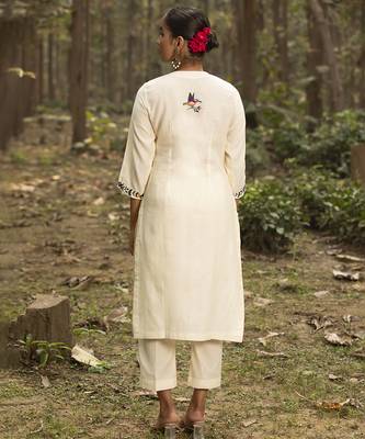 Ivory chanderi silk hand embroidered kurta set 4