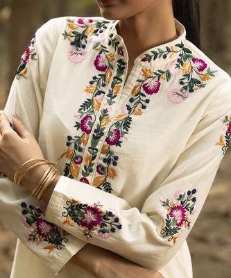 Ivory chanderi silk floral hand embroidered kurta set 2