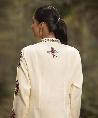 Ivory chanderi silk floral hand embroidered kurta set 3