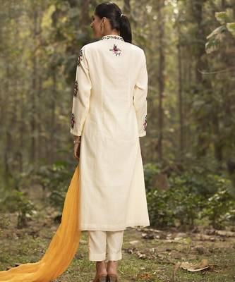 Ivory chanderi silk floral hand embroidered kurta set 4
