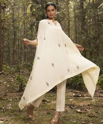 Ivory chanderi silk embroidered kaftan with pant 2