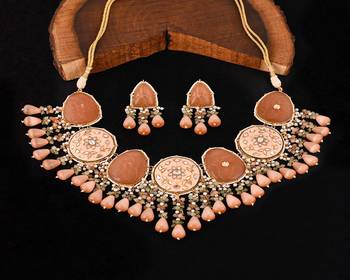 Pearl peach-green quartz meena necklace set 1