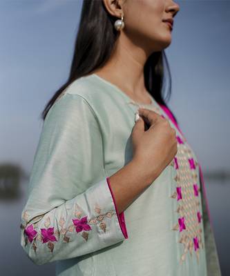 Jade cotton kurta set with embroidery 2