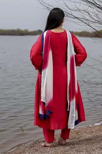 Red plain cotton kurta set with embroidery