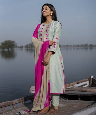 Jade cotton kurta set with embroidery 5