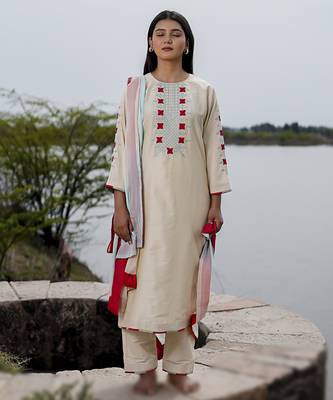 Ivory cotton kurta set with embroidery 3