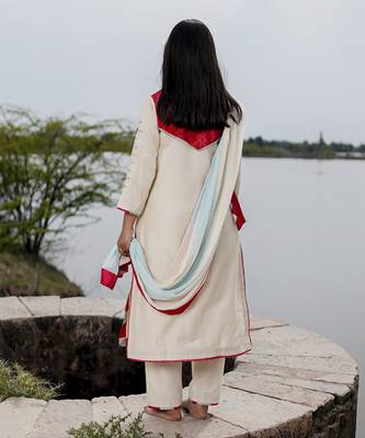 Ivory cotton kurta set with embroidery 4