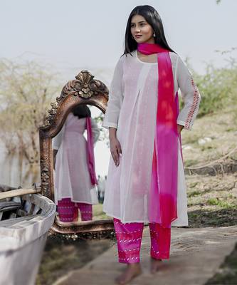 White cotton kurta set with embroidery 1