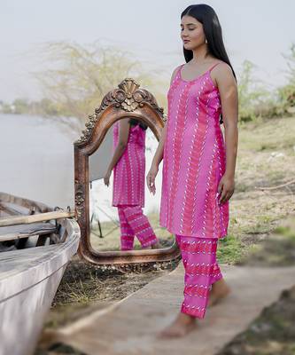 White cotton kurta set with embroidery 3