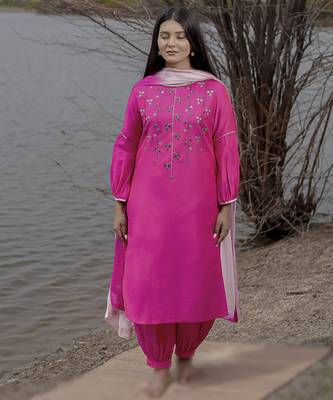 Pink plain cotton kurta set with embroidery 1