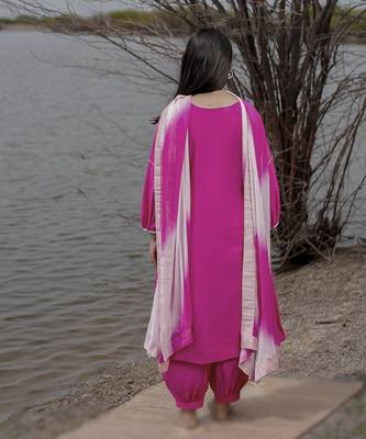 Pink plain cotton kurta set with embroidery 4