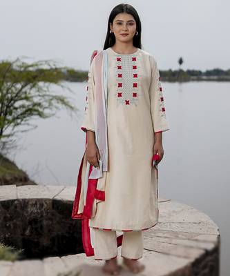 Ivory cotton kurta set with embroidery 1