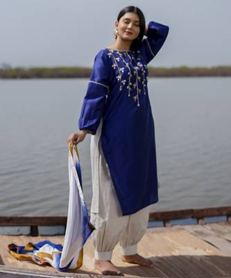 Navy blue plain cotton kurta set with embroidery 1