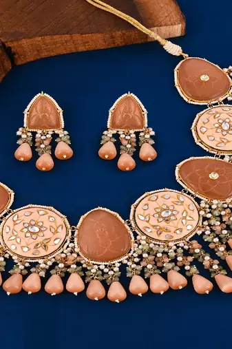 Pearl peach-green quartz meena necklace set