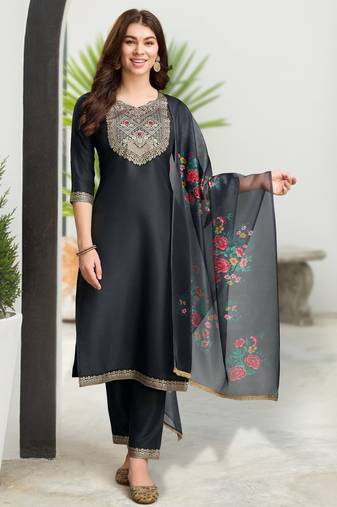 Grey chinon silk geometric jacquard kurta with pant & dupatta