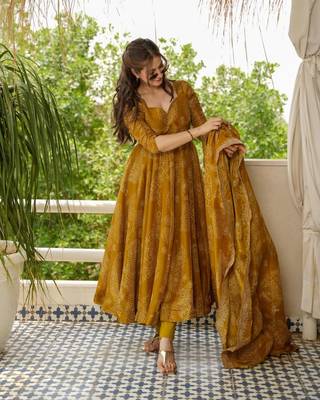  Women Bandhani Printed  Cotton Anarkali Kurta with Trousers & With Dupatta 5