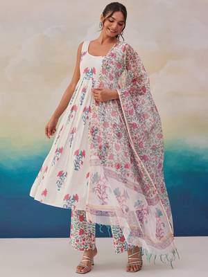 Samragi pearl light white printed cotton kurta sets 2