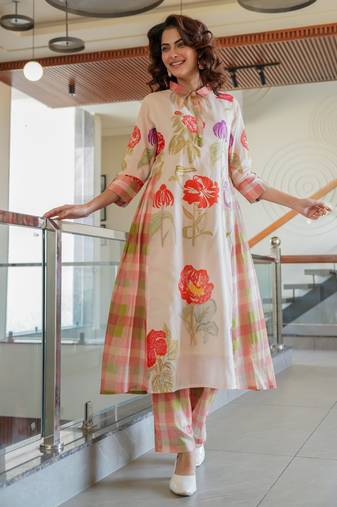 Tiara vibe off white printed cotton kurta sets