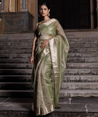 Zari woven design tissue banarasi saree 1