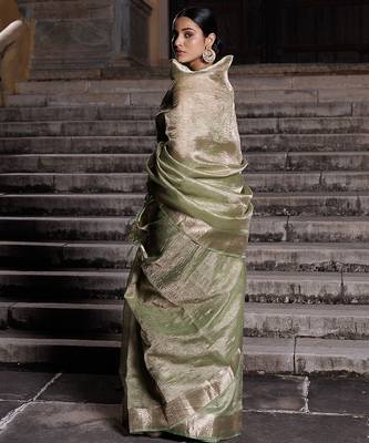 Zari woven design tissue banarasi saree 4