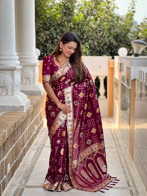 Woven meenakari maroon dola art silk blend saree 4