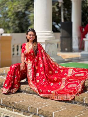 Woven meenakari red dola art silk blend saree 5