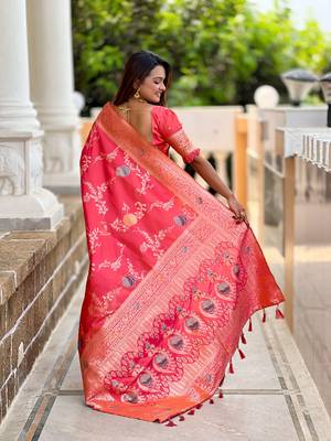 Gajri faux banarasi art silk blend woven meenakari saree 2