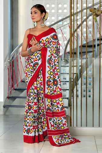 Red printed cotton saree with blouse piece