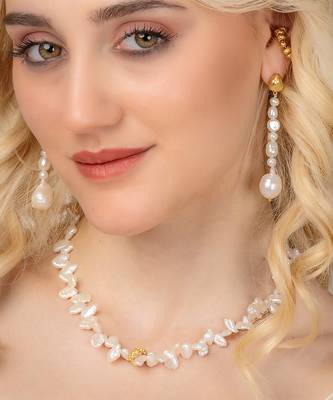 Gold plated pearl white earrings 1