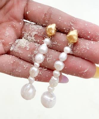 Gold plated pearl white earrings 2