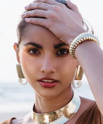 Gold finished dune choker 2