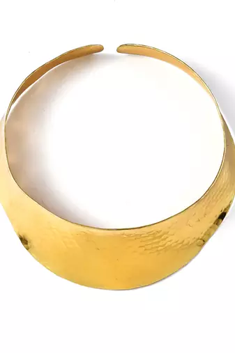 Gold finished dune choker