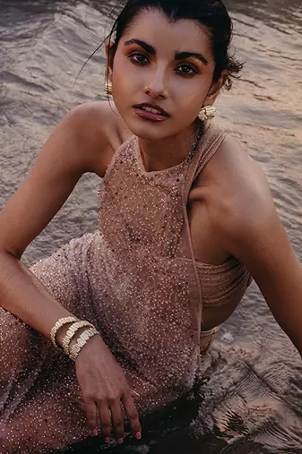 Golden cubic net cuff