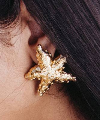 Gold seaside starfish studs 1