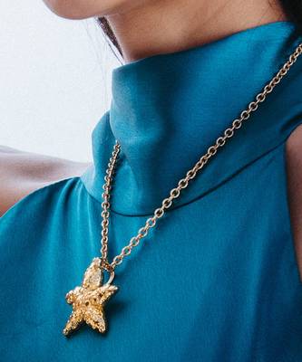 Gold finished seaside starfish necklace 1