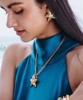 Gold finished seaside starfish necklace 3