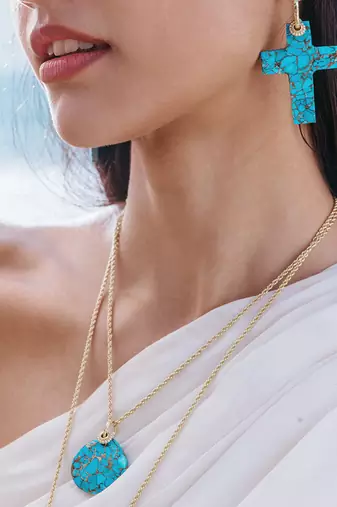 Turquoise medallion necklace